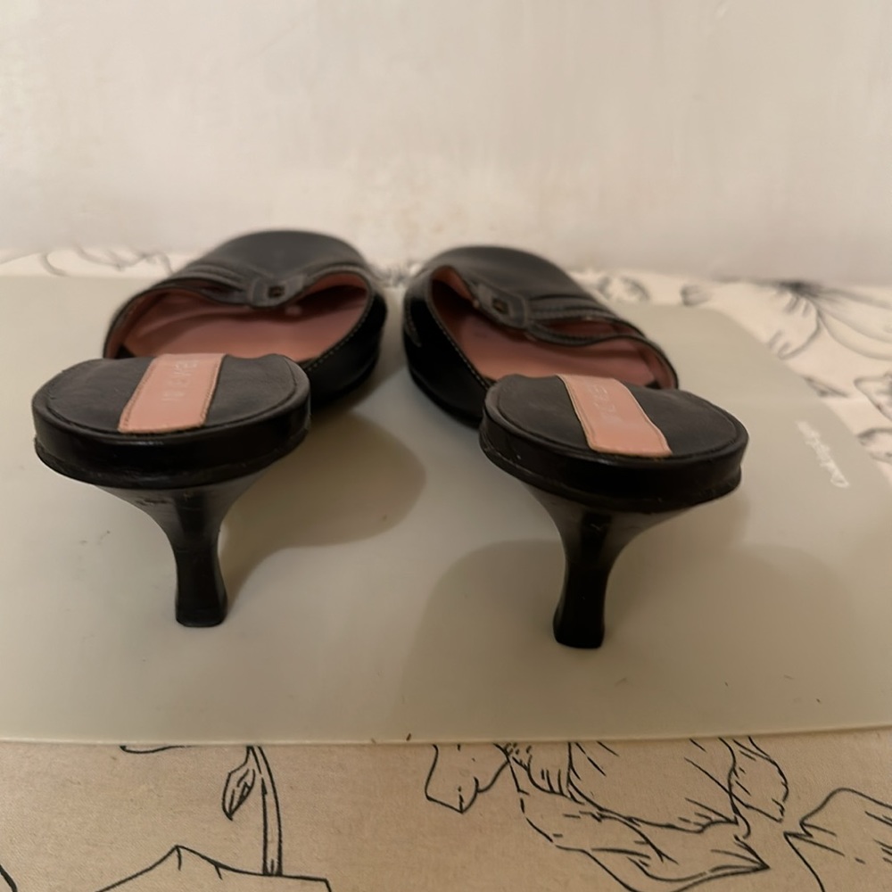 Shoes - Picture 4 of 7